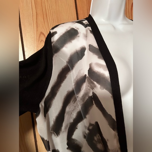 Chico’s Cardigan Travelers Open Front Women Size 2 Large Abstract Pockets Black - Picture 8 of 10